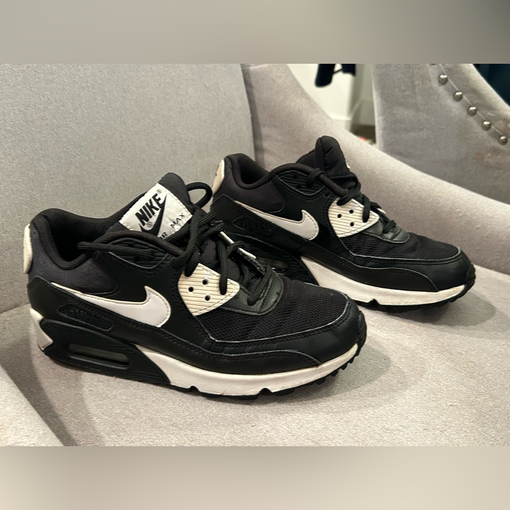 Nike Air Max 90 Essential runners